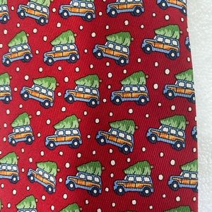 Vineyard Vines Christmas print tie